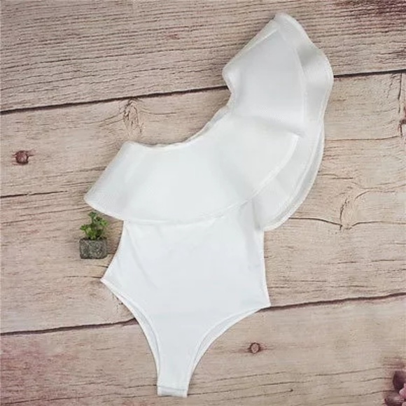 🎉 JUST IN! 🎉Sexy white off shoulder bodysuit - Picture 7 of 8